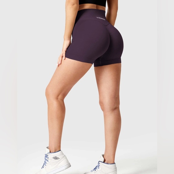 YOREO 3.6” Amplify V- Waistband Shorts - Picture 3 of 3